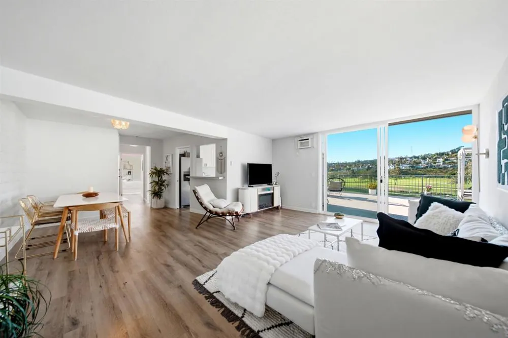 2544 Navarra Dr #12 Carlsbad, CA 92009