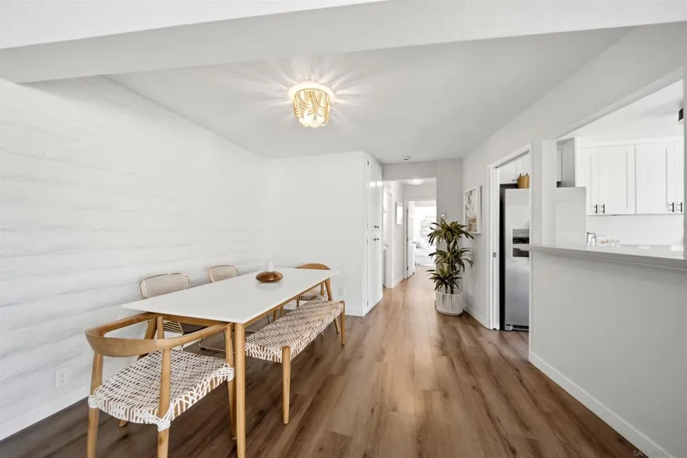 2544 Navarra Dr #12 Carlsbad, CA 92009