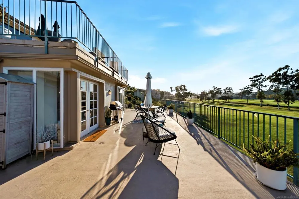 2544 Navarra Dr #12 Carlsbad, CA 92009