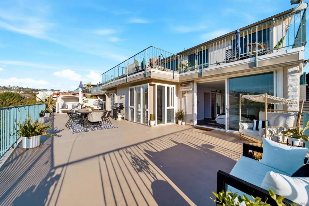 2544 Navarra Dr #12 Carlsbad, CA 92009