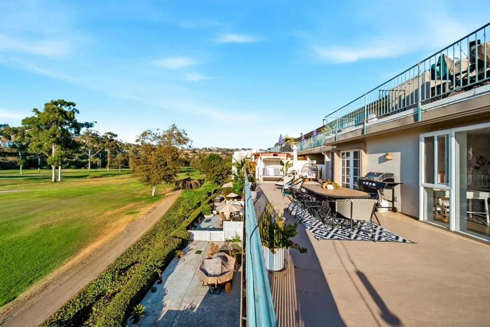 2544 Navarra Dr #12 Carlsbad, CA 92009