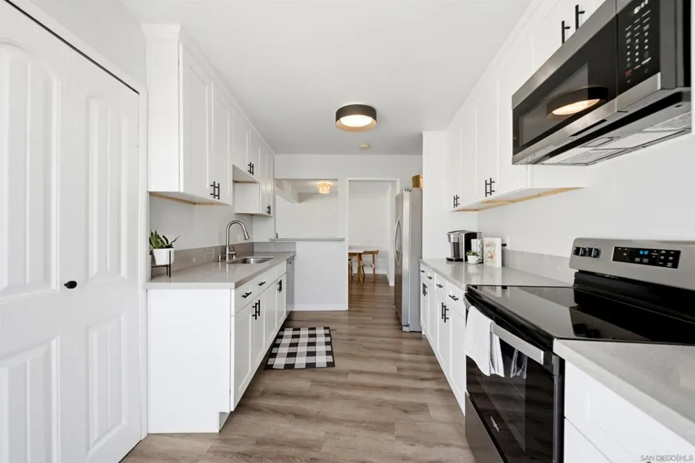 2544 Navarra Dr #12 Carlsbad, CA 92009