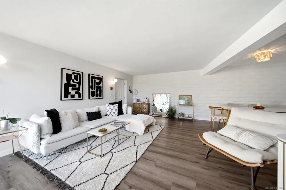 2544 Navarra Dr #12 Carlsbad, CA 92009