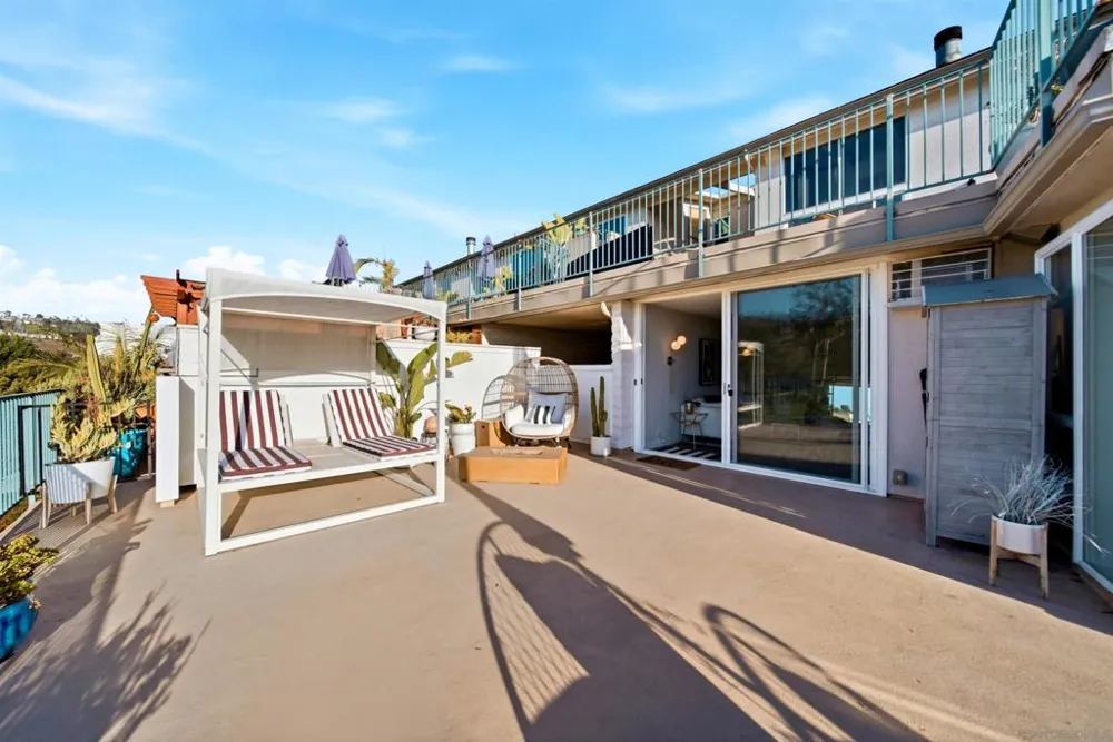 2544 Navarra Dr #12 Carlsbad, CA 92009