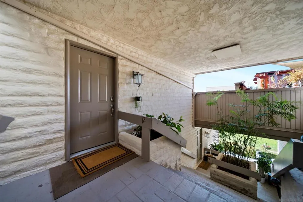 2544 Navarra Dr #12 Carlsbad, CA 92009