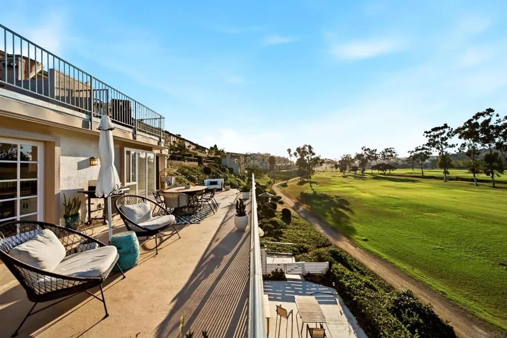 2544 Navarra Dr #12 Carlsbad, CA 92009