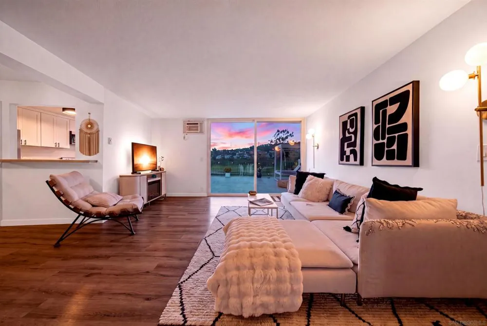 2544 Navarra Dr #12 Carlsbad, CA 92009