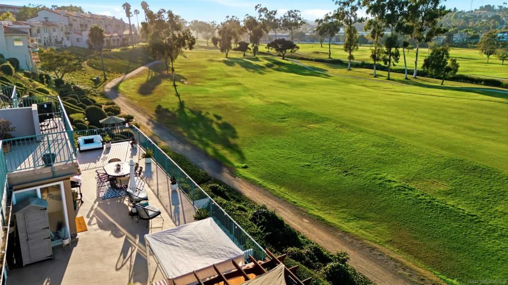 2544 Navarra Dr #12 Carlsbad, CA 92009