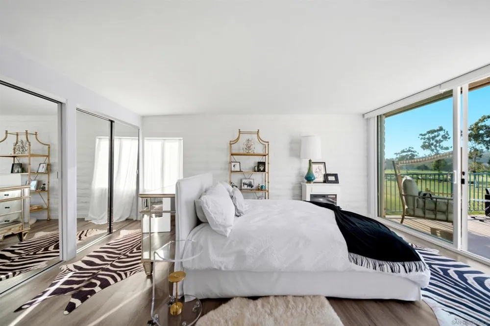2544 Navarra Dr #12 Carlsbad, CA 92009