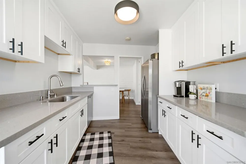 2544 Navarra Dr #12 Carlsbad, CA 92009