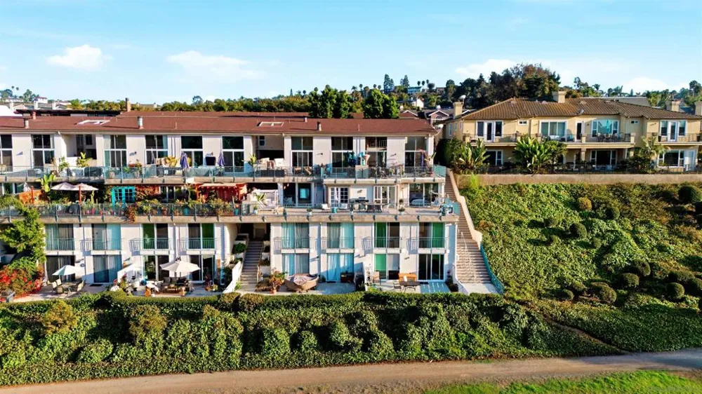 2544 Navarra Dr #12 Carlsbad, CA 92009