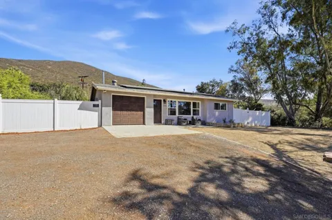 1315 Hillcrest Dr