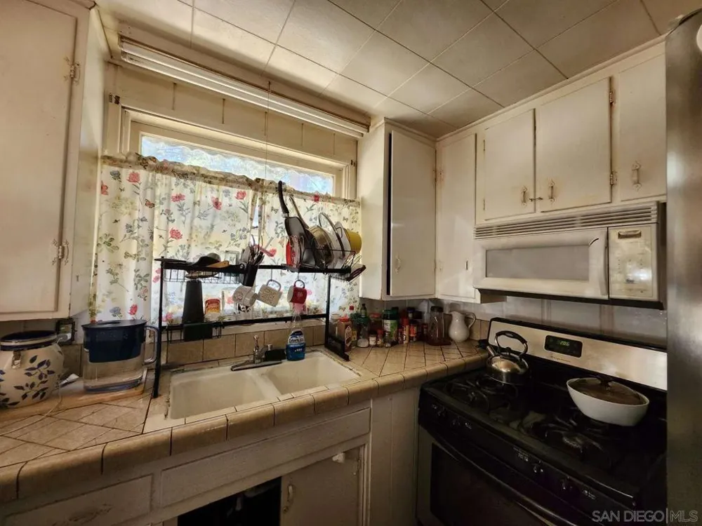 23096 Balsam LN Crestline, CA 92325