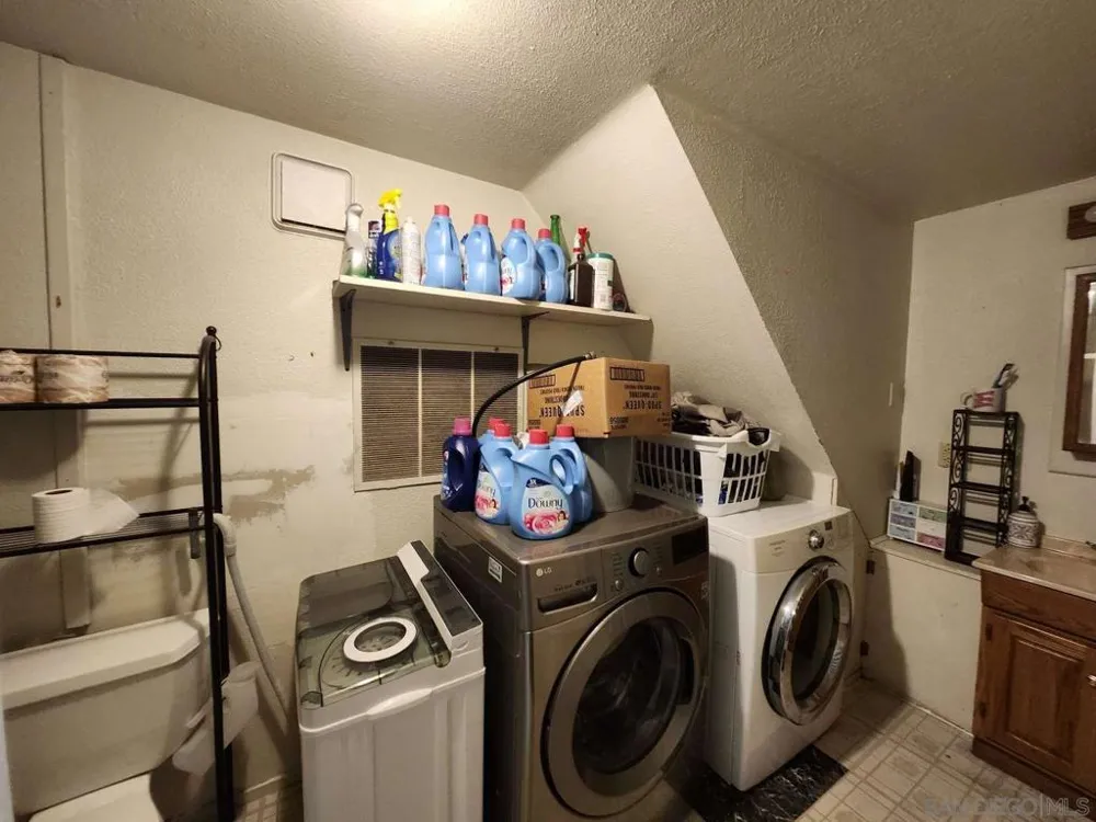 23096 Balsam LN Crestline, CA 92325