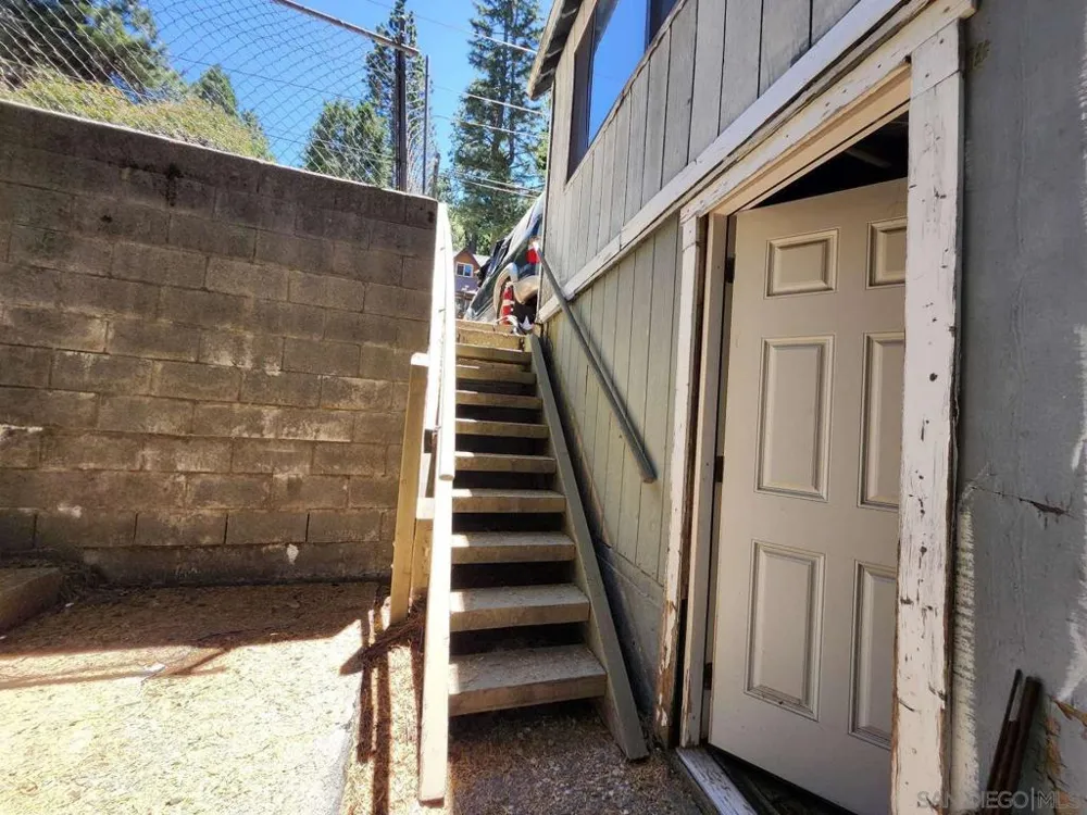 23096 Balsam LN Crestline, CA 92325