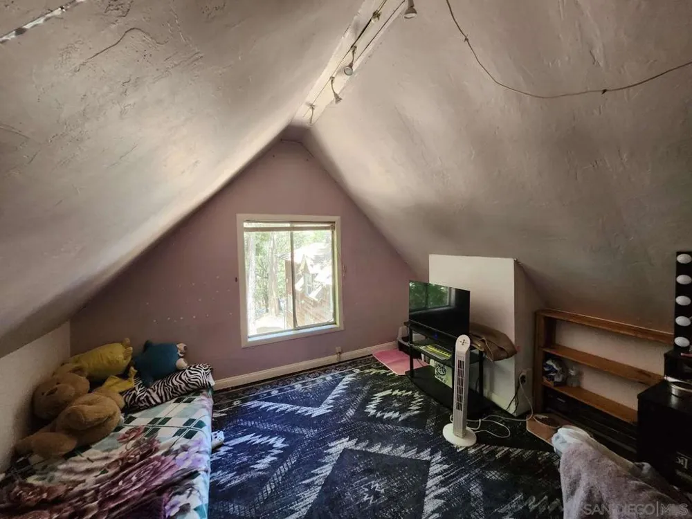 23096 Balsam LN Crestline, CA 92325