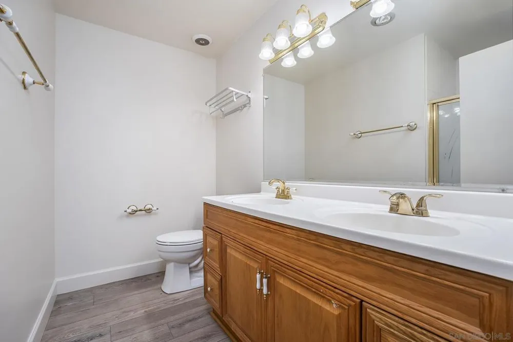 513 Shady Ln #B El Cajon, CA 92021