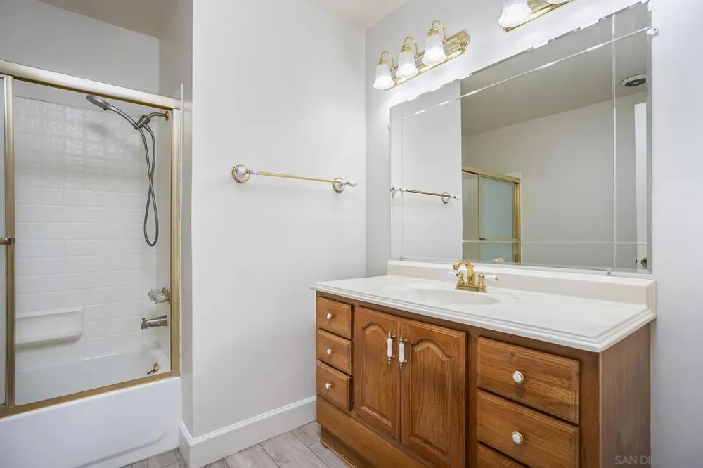 513 Shady Ln #B El Cajon, CA 92021