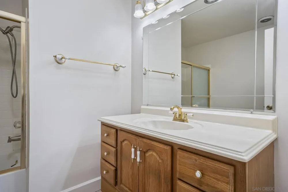 513 Shady Ln #B El Cajon, CA 92021