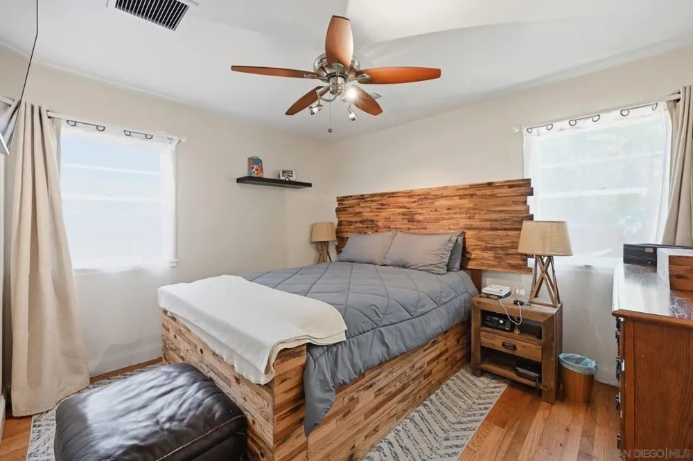4958 Dick St San Diego, CA 92115