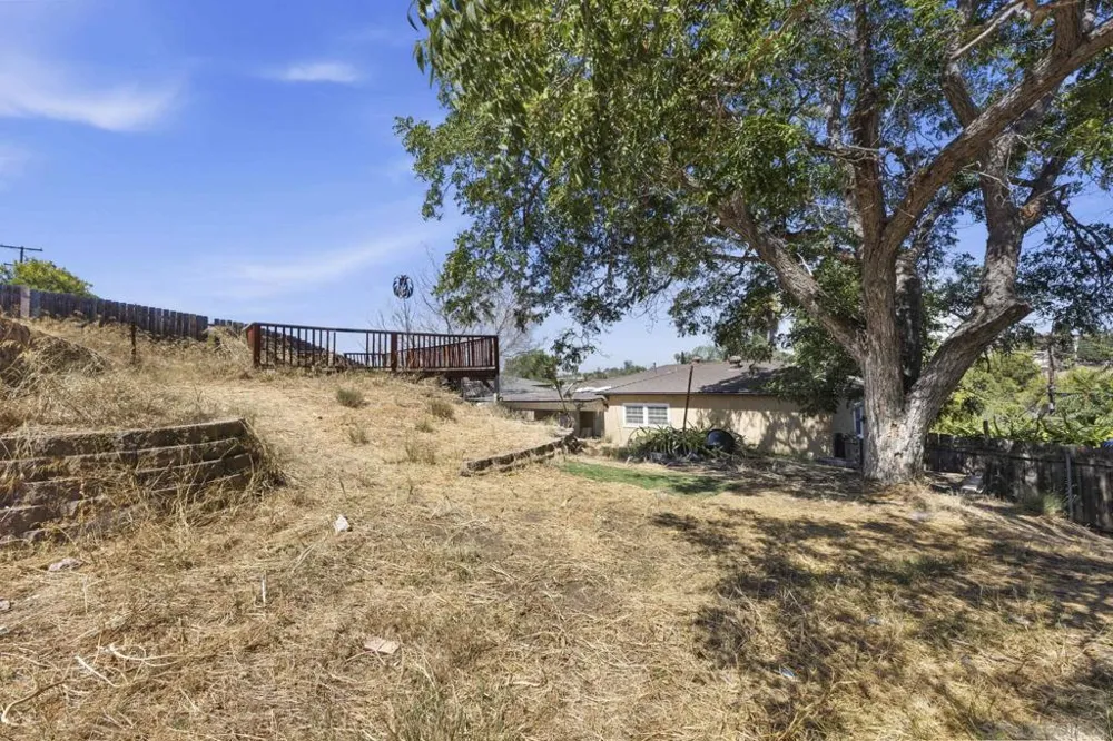 2095 Noble Street Lemon Grove, CA 91945