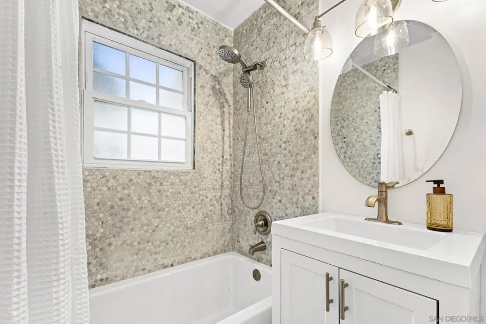 2095 Noble Street Lemon Grove, CA 91945
