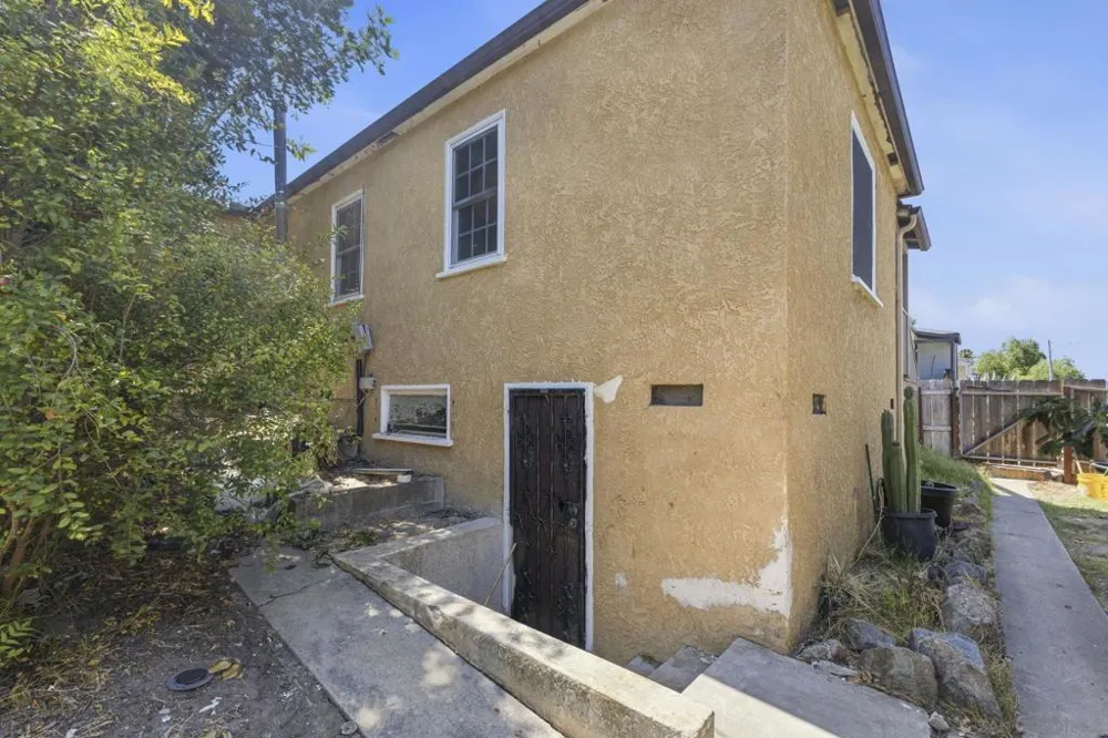 2095 Noble Street Lemon Grove, CA 91945
