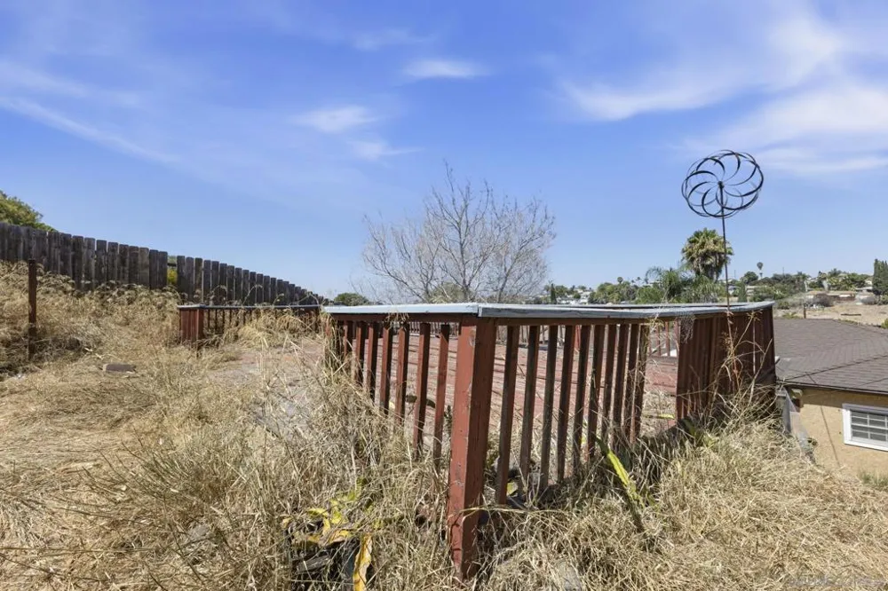 2095 Noble Street Lemon Grove, CA 91945