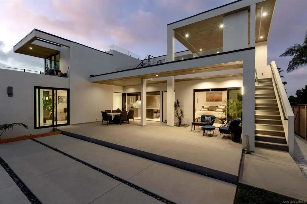 5065 Los Robles Dr. Carlsbad, CA 92008