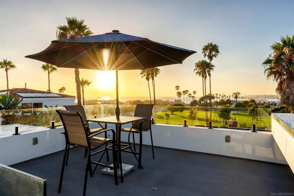 5065 Los Robles Dr. Carlsbad, CA 92008