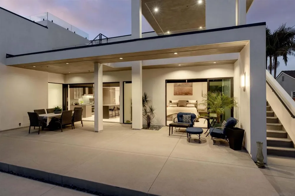 5065 Los Robles Dr. Carlsbad, CA 92008