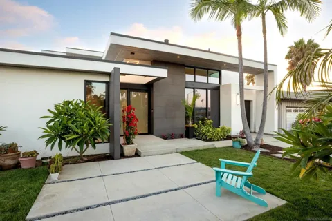 5065 Los Robles Dr.