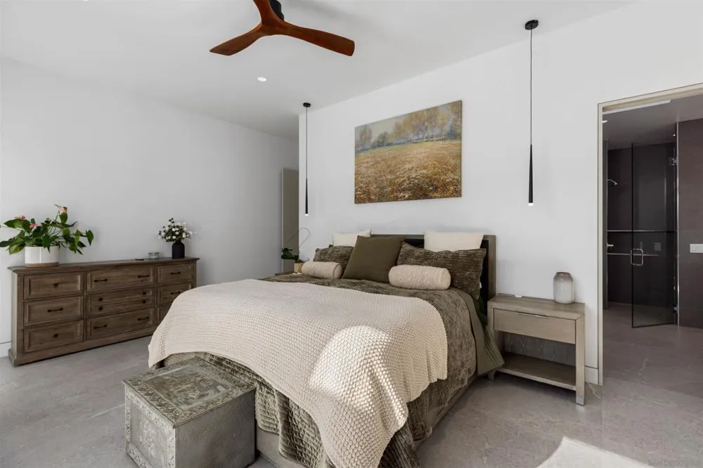5065 Los Robles Dr. Carlsbad, CA 92008
