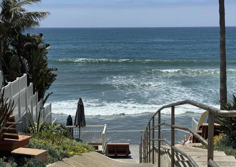 5065 Los Robles Dr. Carlsbad, CA 92008