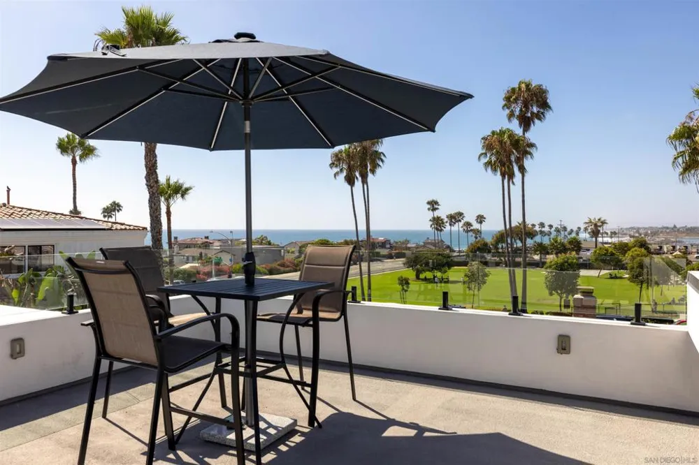 5065 Los Robles Dr. Carlsbad, CA 92008