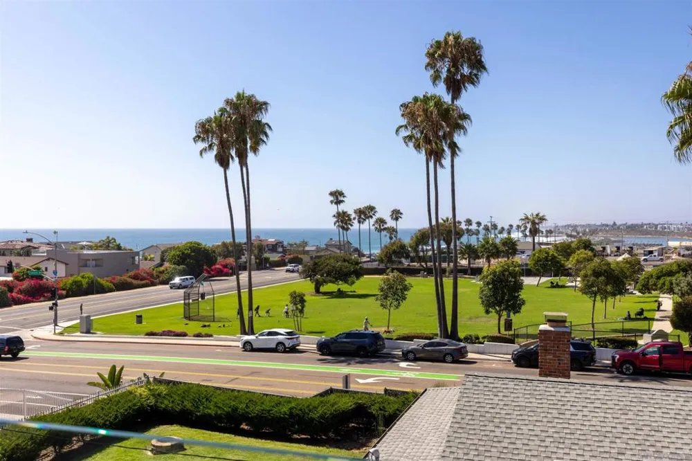 5065 Los Robles Dr. Carlsbad, CA 92008