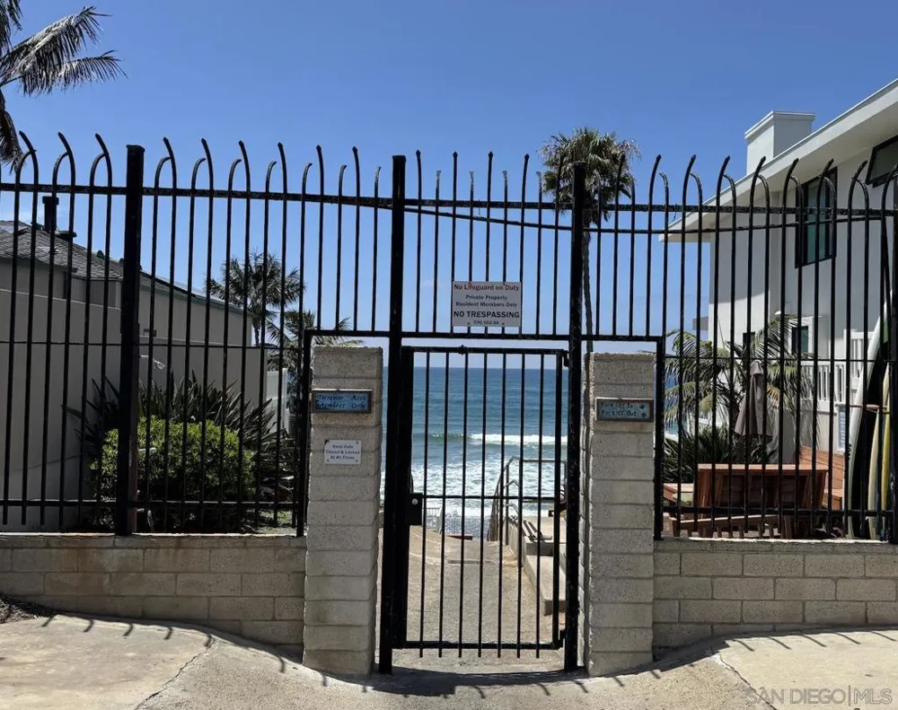 5065 Los Robles Dr. Carlsbad, CA 92008