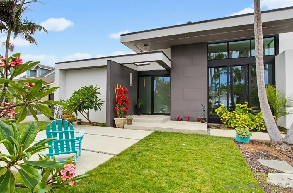 5065 Los Robles Dr. Carlsbad, CA 92008