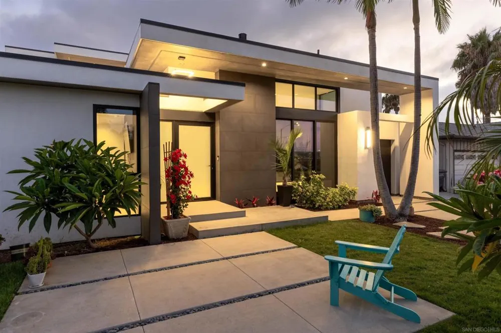 5065 Los Robles Dr. Carlsbad, CA 92008