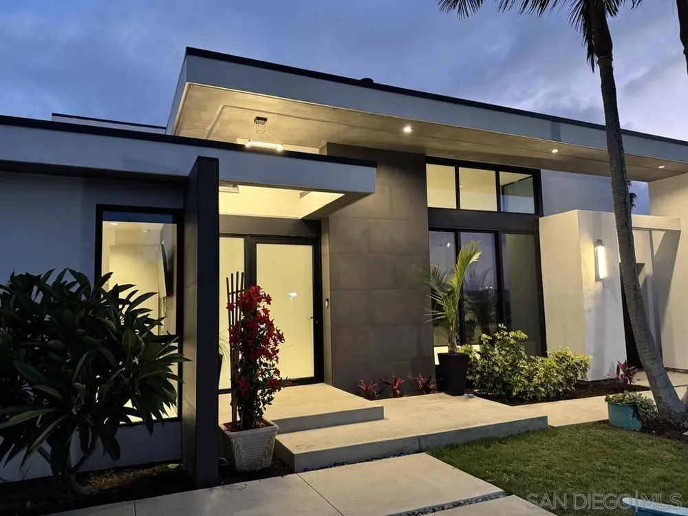 5065 Los Robles Dr. Carlsbad, CA 92008