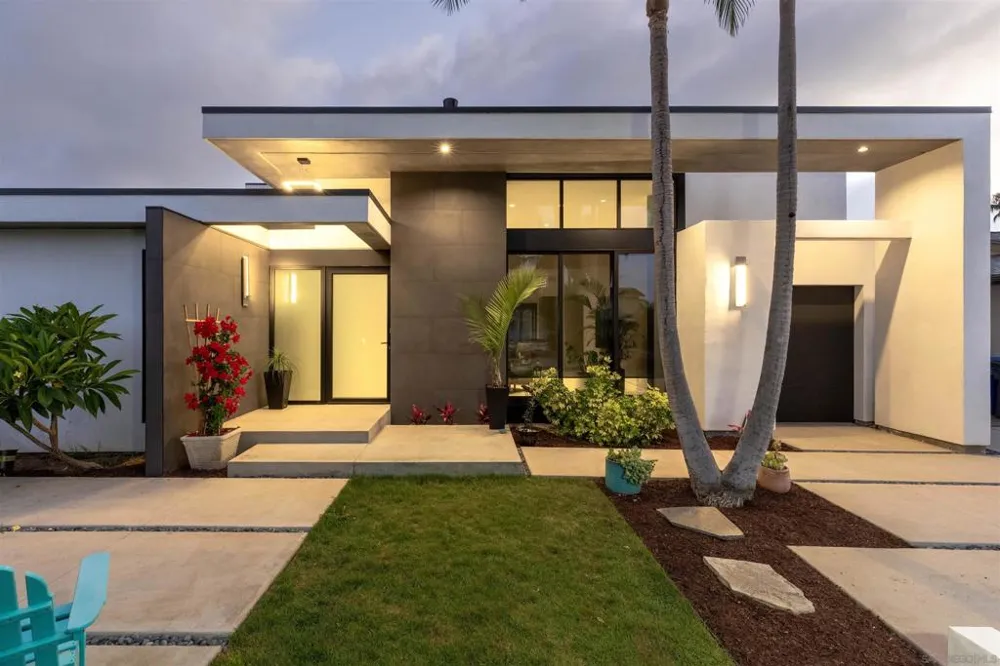 5065 Los Robles Dr. Carlsbad, CA 92008