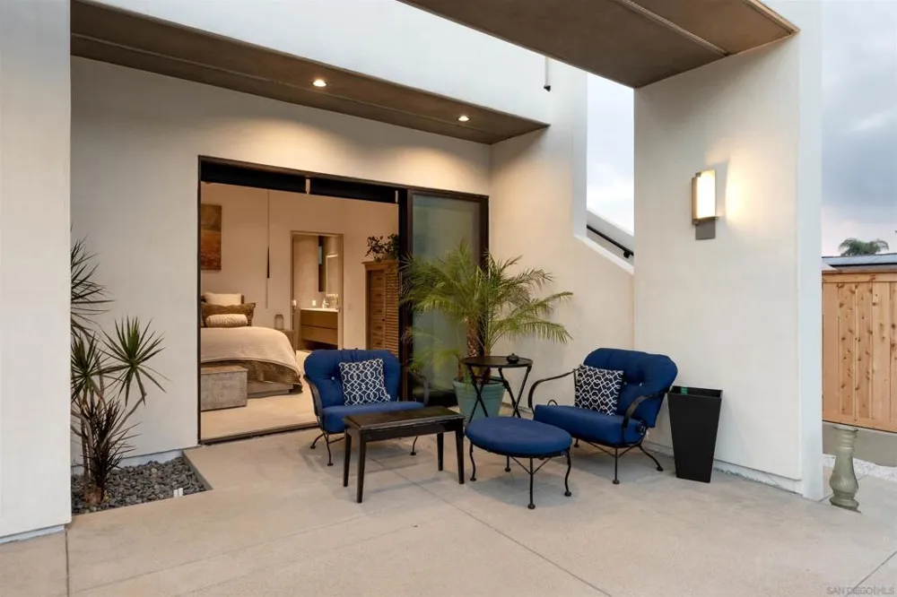 5065 Los Robles Dr. Carlsbad, CA 92008