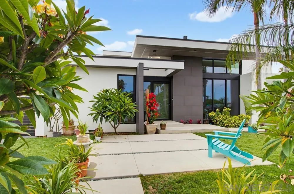 5065 Los Robles Dr. Carlsbad, CA 92008