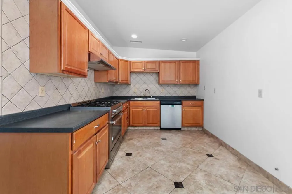 7696 Kiwi St San Diego, CA 92123