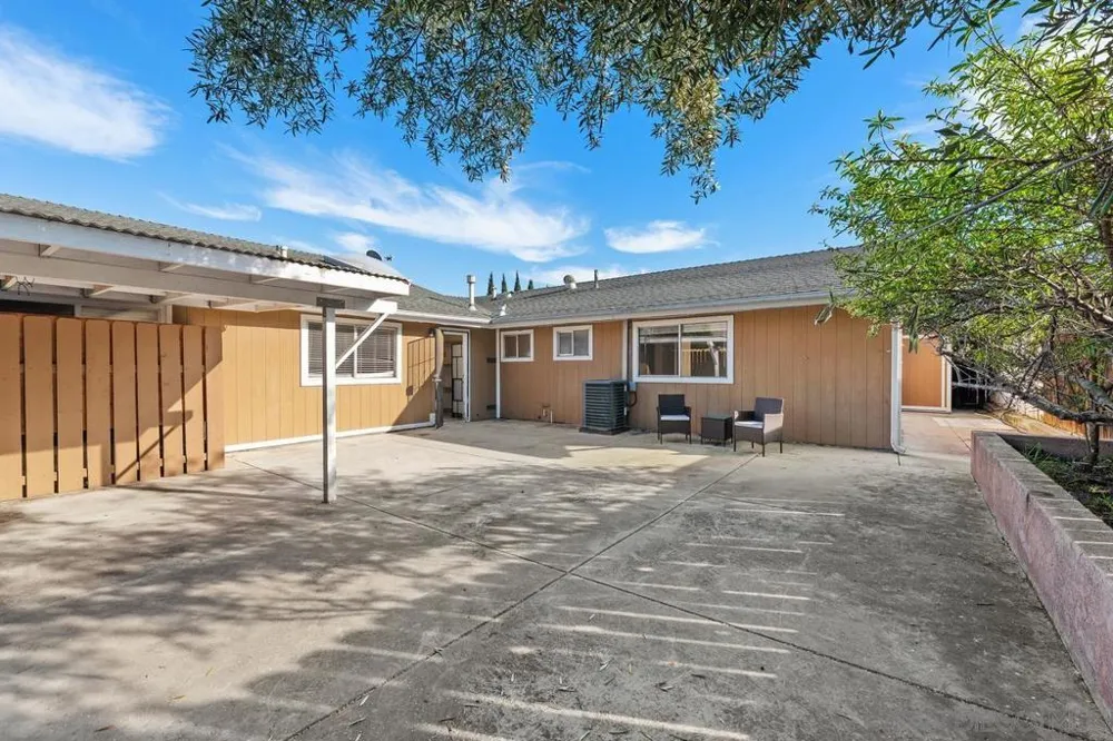 7696 Kiwi St San Diego, CA 92123