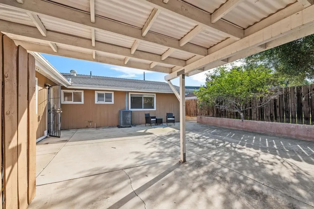 7696 Kiwi St San Diego, CA 92123