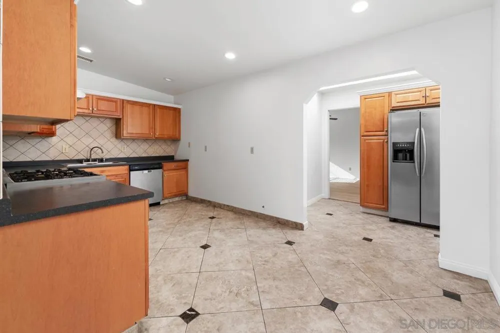 7696 Kiwi St San Diego, CA 92123