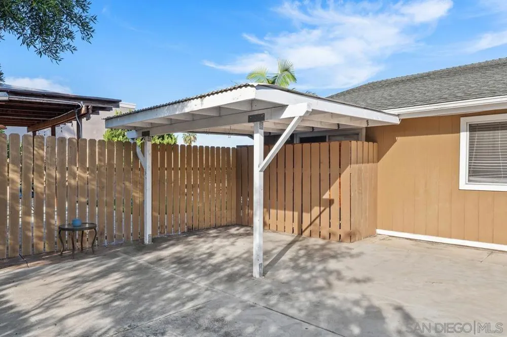 7696 Kiwi St San Diego, CA 92123