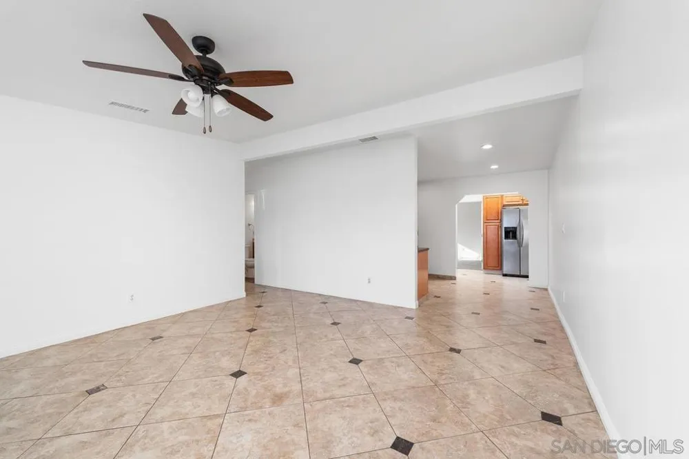 7696 Kiwi St San Diego, CA 92123