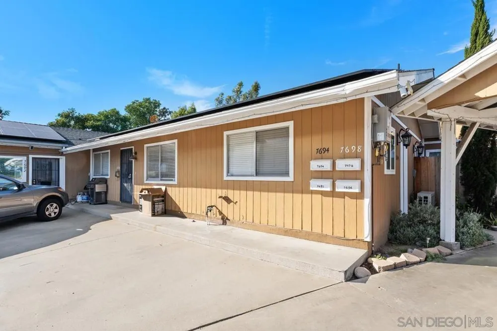 7696 Kiwi St San Diego, CA 92123